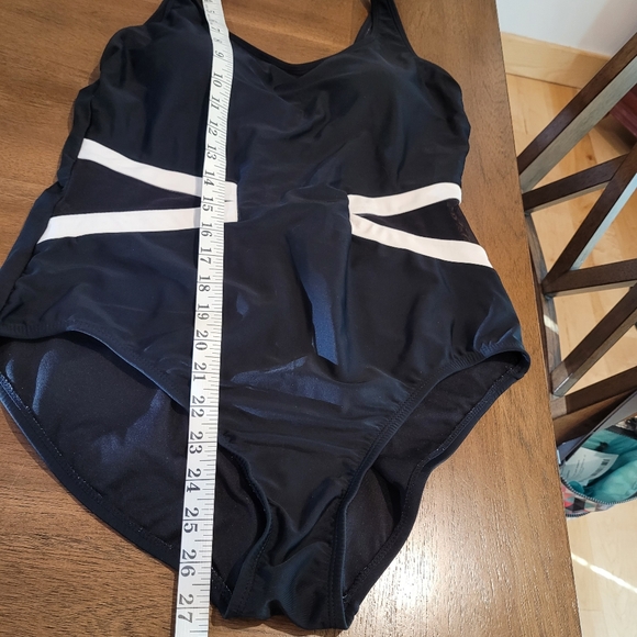 Catalina women's size Large 12-14 modest bathingsuit black - Picture 4 of 7